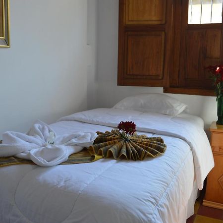 Hotel Y Galeria Uxlabil Antigua Luaran gambar