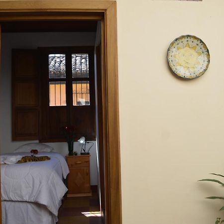 Hotel Y Galeria Uxlabil Antigua Luaran gambar
