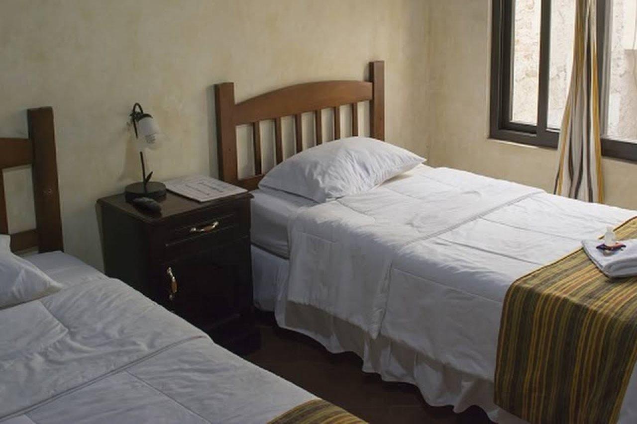 Hotel Y Galeria Uxlabil Antigua Luaran gambar