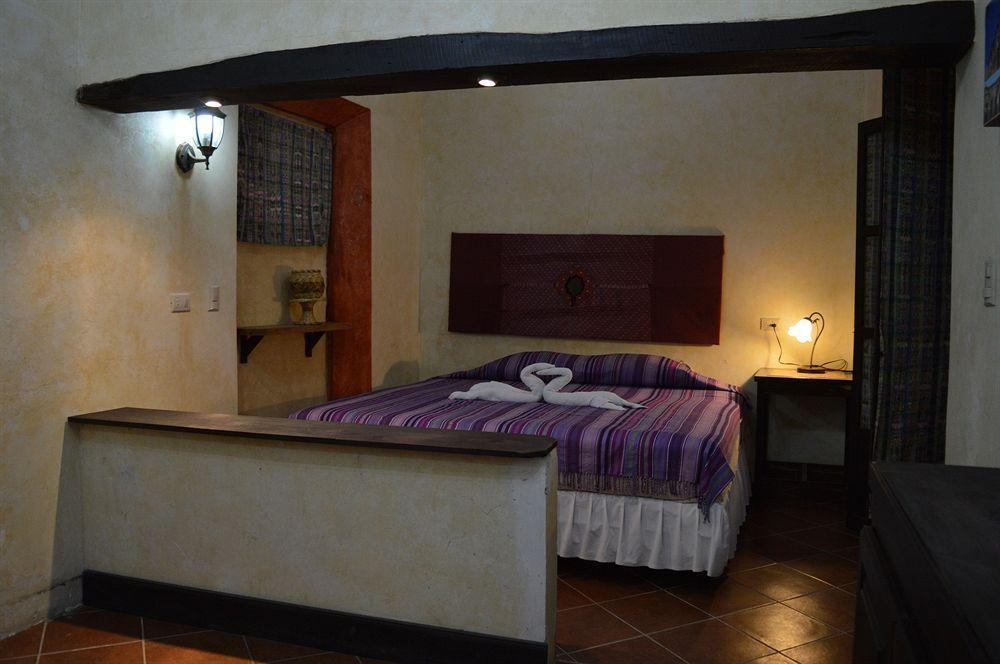 Hotel Y Galeria Uxlabil Antigua Luaran gambar
