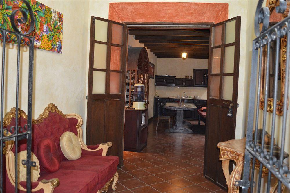Hotel Y Galeria Uxlabil Antigua Luaran gambar