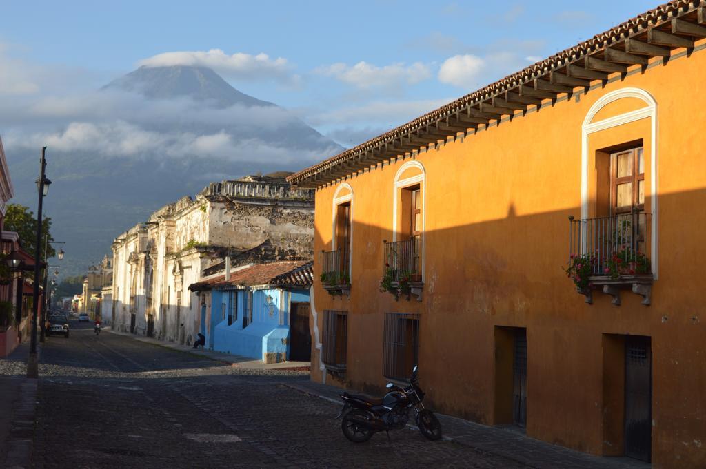 Hotel Y Galeria Uxlabil Antigua Luaran gambar