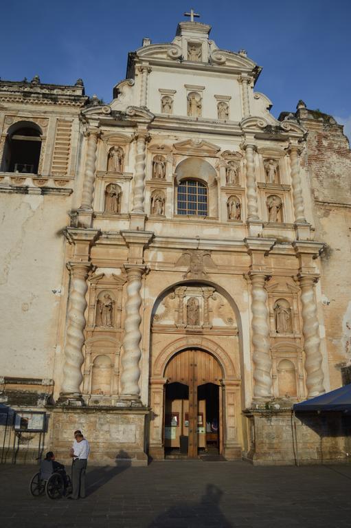 Hotel Y Galeria Uxlabil Antigua Luaran gambar