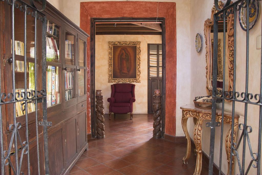 Hotel Y Galeria Uxlabil Antigua Luaran gambar